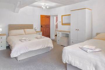 Log Cabin for 8 People in Bassenthwaite, Cumbria, Photo 2