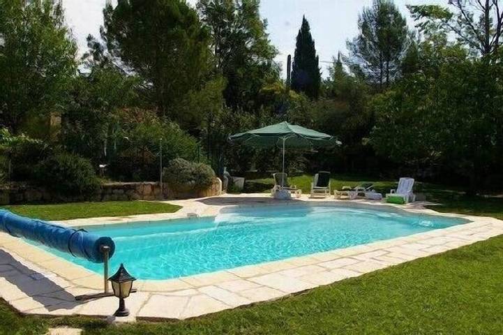 Appartement de vacances pour 4 personnes, avec jacuzzi et sauna ainsi que jardin et piscine