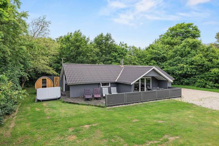 Villa für 8 Personen, mit Balkon/Terrasse und Whirlpool in Jegum