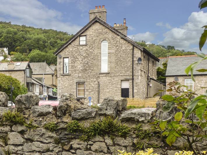 Cottage for 8 people, with Hot tub and Garden in Grange-over-Sands
