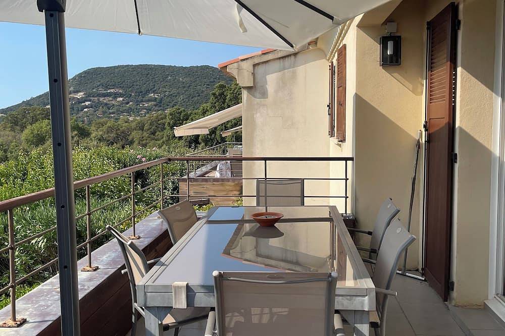 Appartement entier, Appartement dans résidence avec piscine et gardien, plage à pied in Pinarellu, Zonza