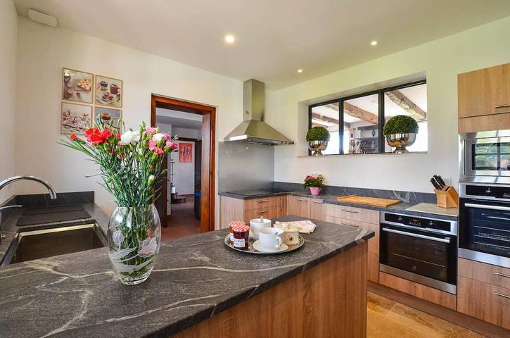 Location de vacances pour 25 personnes, avec jardin ainsi que piscine et balcon à Bretenoux - 2