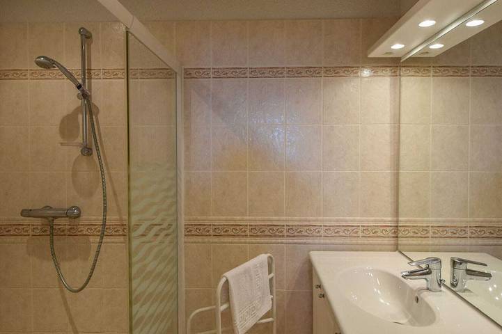 Location de vacances pour 6 personnes, avec Terrasse ainsi que Jardin et Piscine à Saint-Médard-d'Excideuil - 4