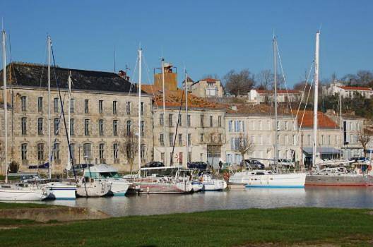 Location de vacances pour 6 personnes, avec vue et terrasse à Saint-Dizant-du-Gua - 2