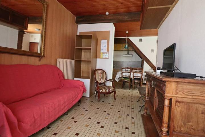 Gîte pour 4 personnes, avec terrasse et jardin dans Gare De La Bourboule - 2