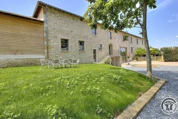 Gîte pour 6 personnes, avec jardin à Pommiers