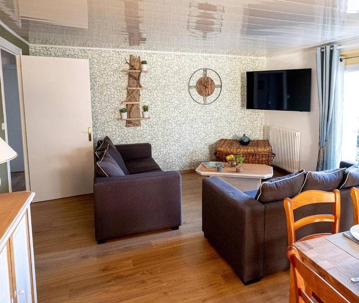 Location de vacances pour 10 personnes, avec Terrasse et Jardin à Saint-Germain-de-Marencennes
