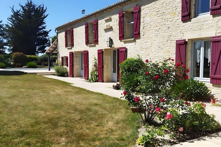 Location de vacances pour 2 personnes, avec jardin et piscine dans Villiers-en-Bois