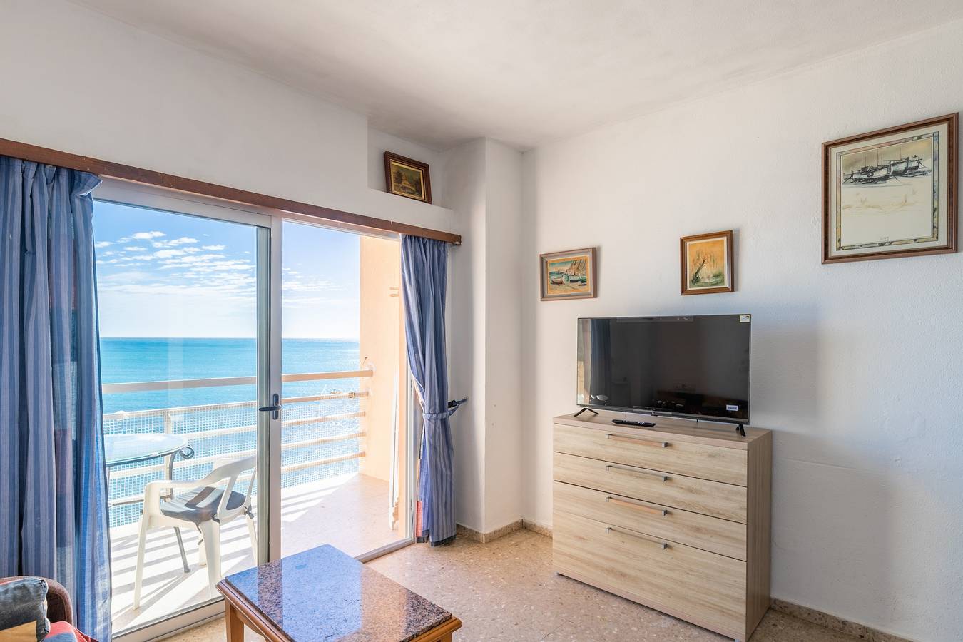 Studio entier, Studio 'Calpe Première Ligne' avec piscine partagée, balcon et Wi-Fi in Playa la Fossa, Calpe