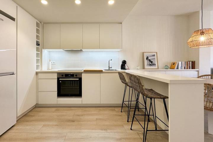 Geheel vakantieappartement, Seaside Escape met AC, Terras & Eenpersoonsbedden - Cala Pola 2km in Tossa de Mar, Costa Brava
