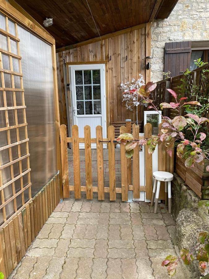 Gîte pour 2 personnes, avec vue et jardin dans Songeson