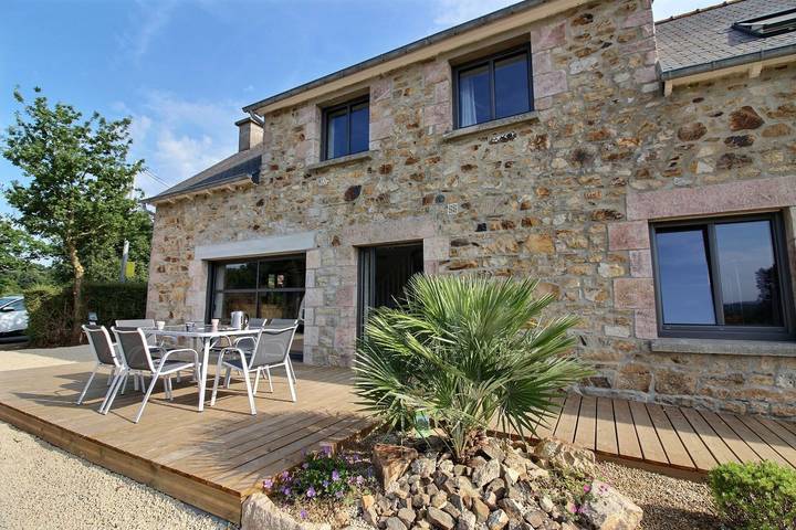 Gîte pour 6 personnes, avec Jacuzzi et Terrasse ainsi que Jardin et Vue à Morieux