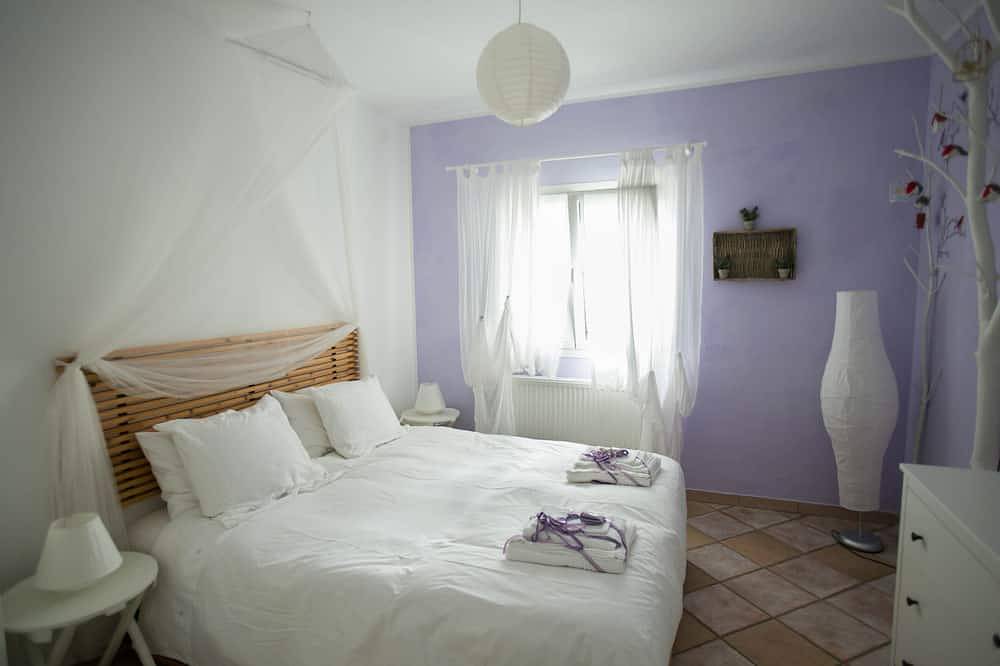 Casa Erbaea, splendida vista mare, piscina e minipiscina idromassaggio in San Bartolomeo al Mare, Riviera di Ponente