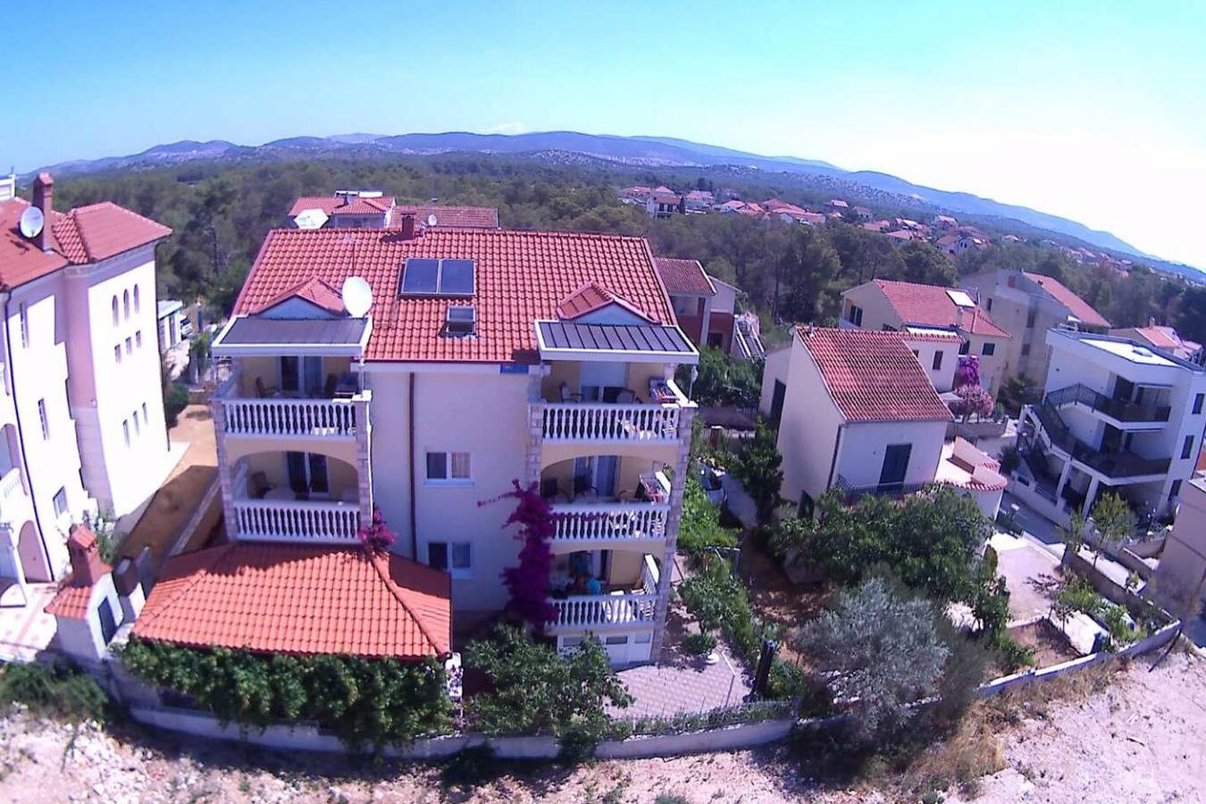 Ganze Wohnung, 1-Zimmer-Ferienwohnung mit Balkon und Meerblick Zablace, Sibenik A-23960-b in Sibenik, Šibenik-Knin