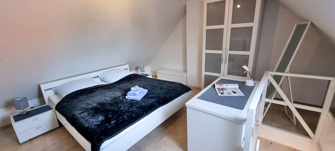 Ferienwohnung für 4 Personen, mit Balkon in Norden und Umgebung