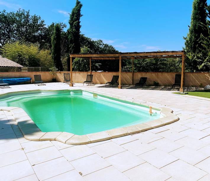 Mobil home pour 6 personnes, avec piscine et terrasse