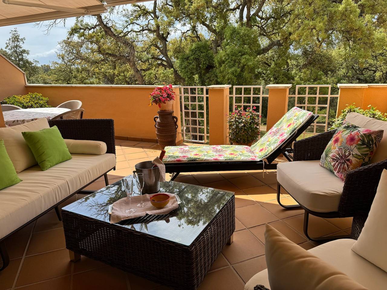 Ganze Wohnung, Ferienwohnung 'Elviria Gardens' mit Gemeinschaftspool, Wi-Fi und Klimaanlage in Marbella Ost, Marbella