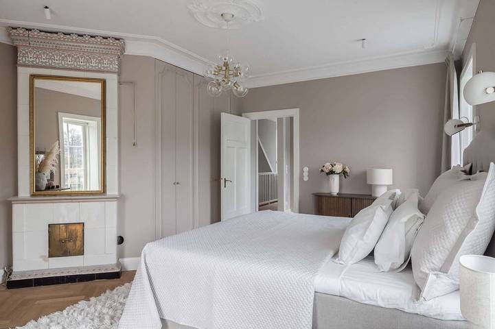 Villa Strandliv invites you to experience an extraordinary stay in a one-of-a-kind residence. in Gustavsberg, Stockholmer Schärengarten