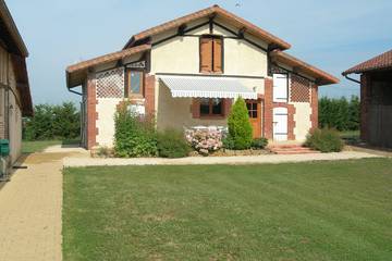 Gîte pour 4 personnes, avec terrasse et piscine à Cazères-sur-l'Adour