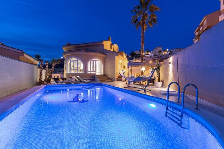 Villa pour 10 personnes, avec jardin et piscine, animaux acceptés à Rojales