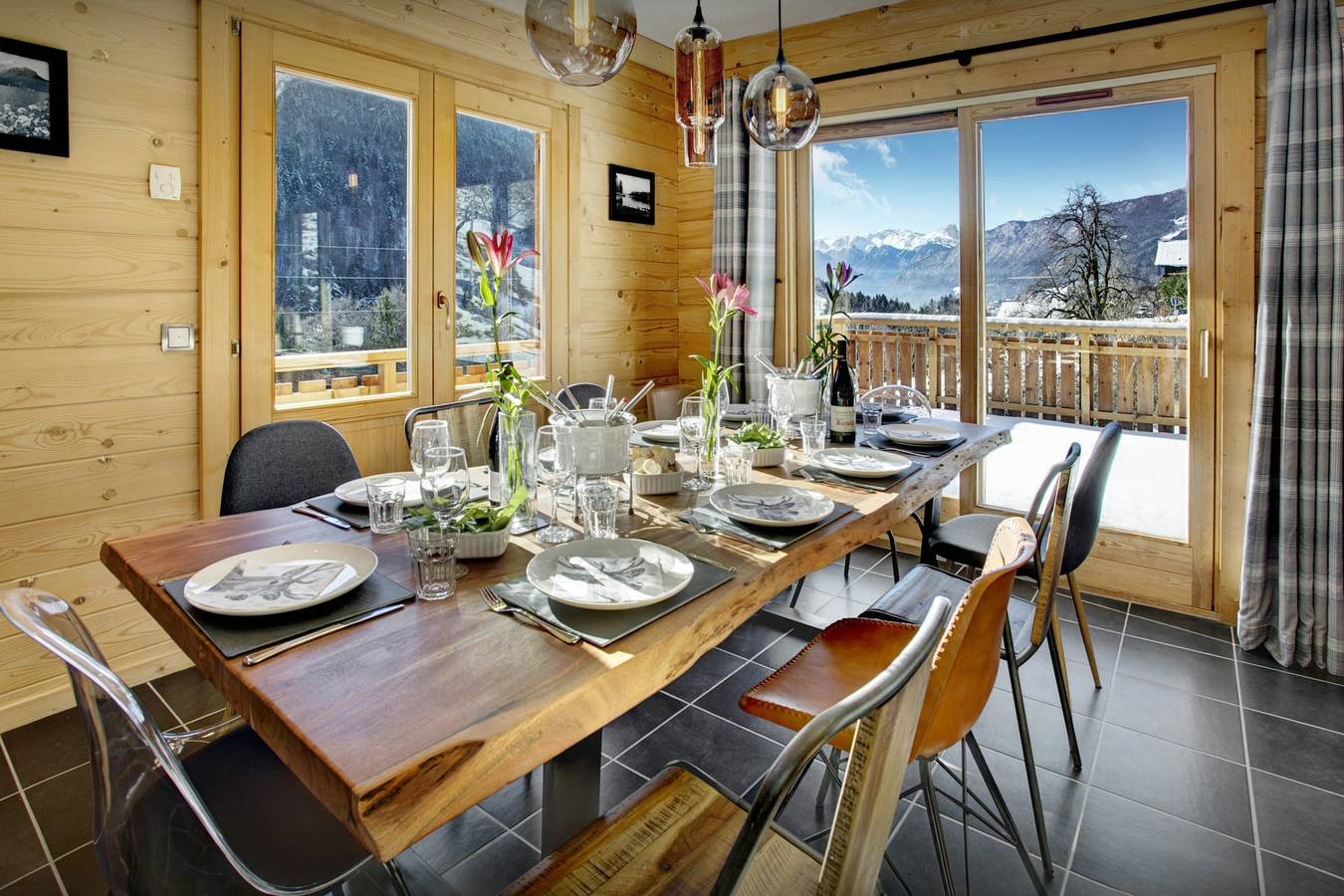 Exclusive alpine chalet for 11 - hot tub & cosy living area - Ovo Network in Saint-Jean-de-Sixt, Annecy und Umgebung