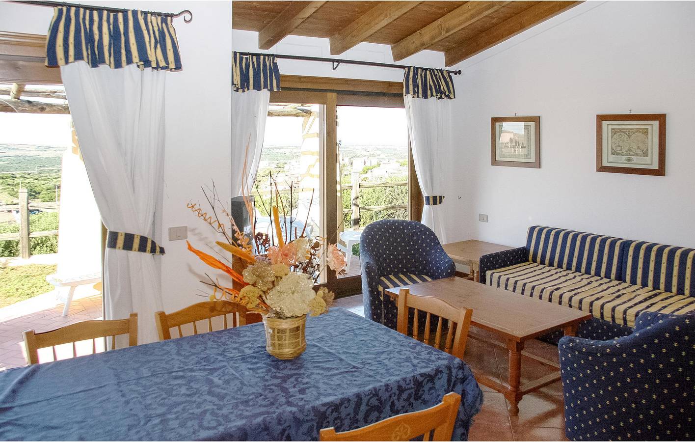 Appartement de vacances entier, Appartement en bord de mer avec piscine et kitchenette in Stagno di Casaraccio, Punta De Su Turrione