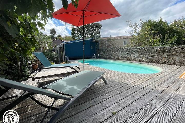 Gîte pour 5 personnes, avec terrasse et piscine