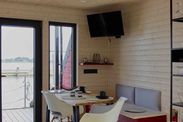 Hausboot für 4 Personen, mit Terrasse und Meerblick in Burgtiefe