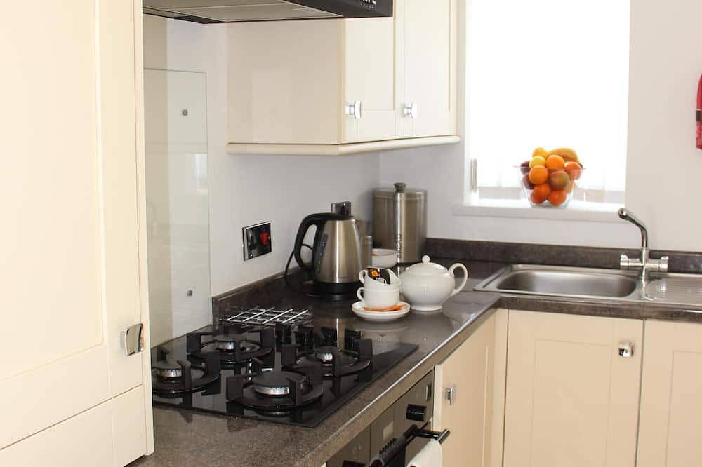 Entire apartment, Lovely, light and spacious Ground Floor Apartment With Terrace in St.Ives in St. Ives, Cornwall