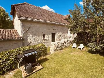 Gîte pour 4 personnes, avec jardin à Larnagol