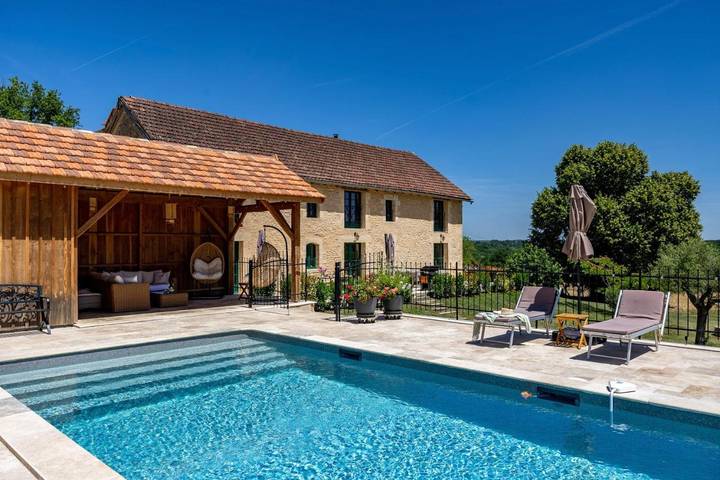 Location de vacances pour 8 personnes, avec jardin ainsi que piscine et vue, animaux acceptés à Mauzens-et-Miremont