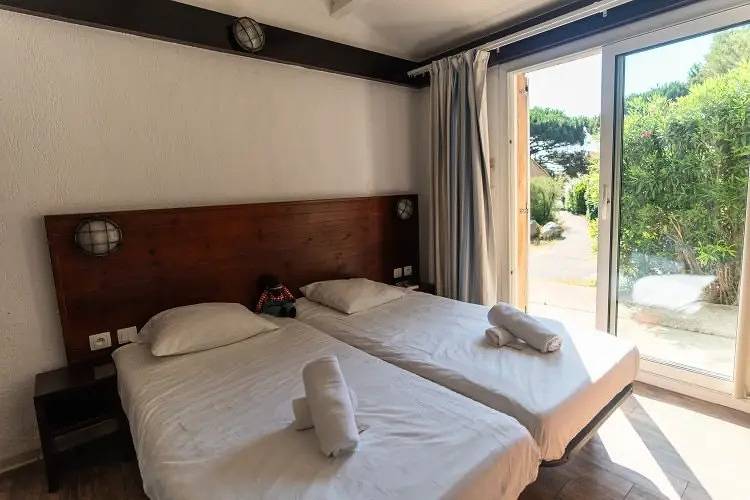 Appartement entier, Chambre 11m² 1 Pièce (sans cuisine) _ Lit bébé impossible 2 personnes in Sainte-Maxime, Côte méditerranéenne (France)