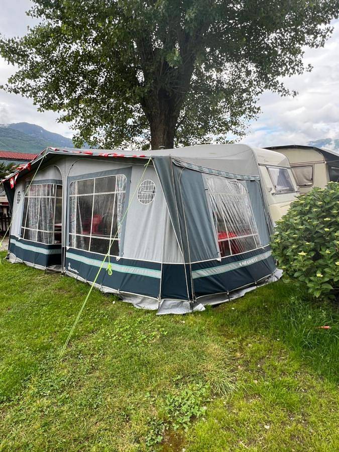 Camping für 4 Personen, mit Terrasse und Garten sowie Pool in den Schweizer Alpen
