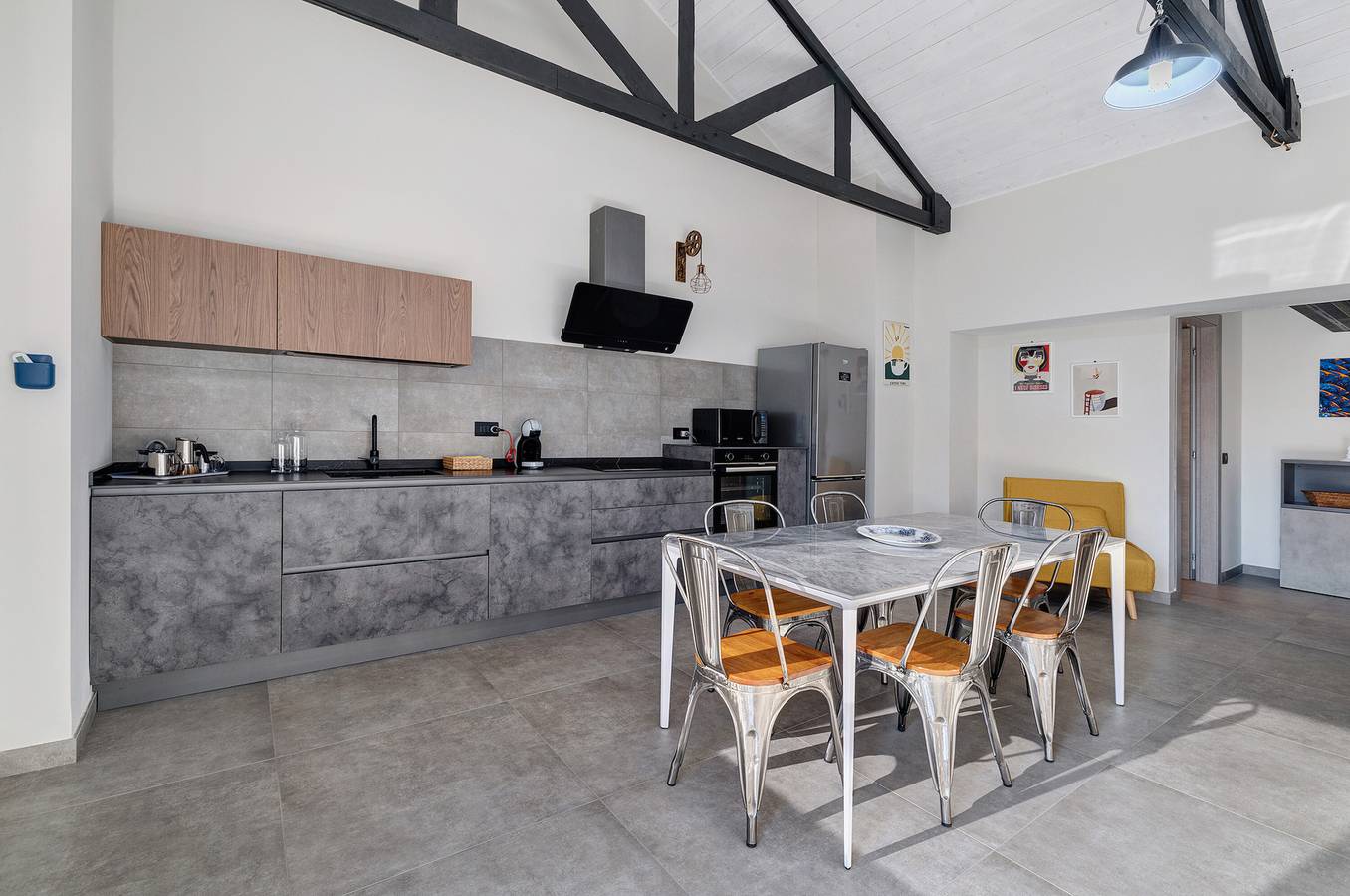 Entire apartment, Apartment '4 Passi Mare 3' with Balcony, Wi-Fi and Air Conditioning in Finale Ligure, Finale Ligure Municipality