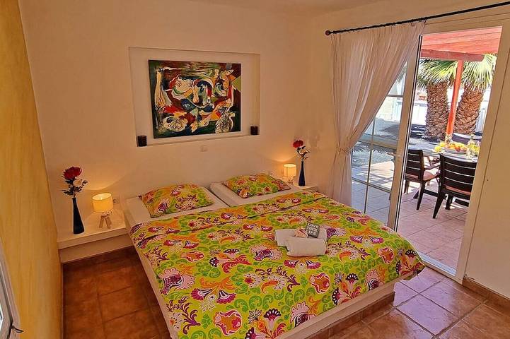 Location de vacances pour 4 personnes, avec terrasse et jardin à La Pared - 2