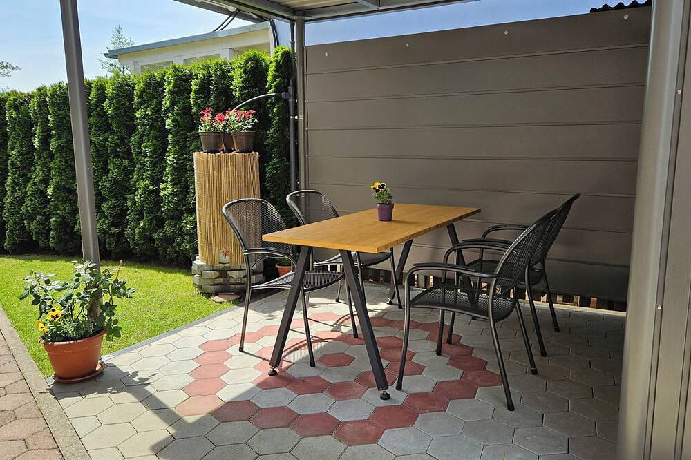 Ganze Wohnung, Moderne Ferienwohnung am Bodensee mit 6km Luftlinie zum See. in Meckenbeuren, Bodenseekreis