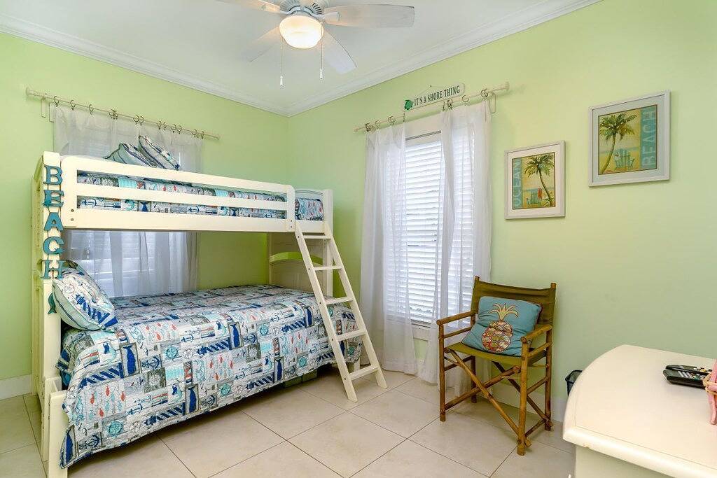 W15 - 3 bed, 2 bath Caribbean Bungalow with Dockage in Marathon, Monroe County