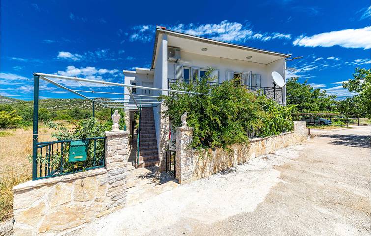 Ferienwohnung für 5 Personen, mit Terrasse und Garten sowie Pool in Marina - 3