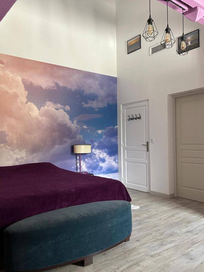 Chambre d’hôte pour 2 personnes, avec terrasse ainsi que piscine et jardin