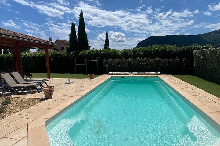 Villa pour 8 personnes, avec jardin ainsi que piscine et terrasse à Vallon-Pont-d'Arc