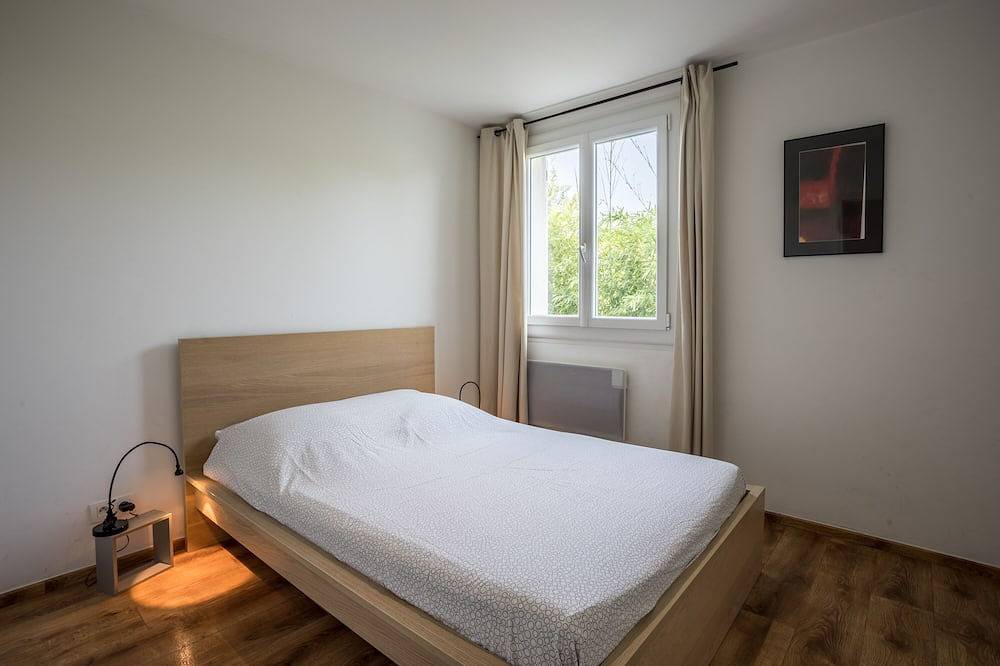 Rez de chaussée villa mitoyenne jardin piscine privatifs-proche mer et golf in Lunel-Viel, Côte d'Améthyste