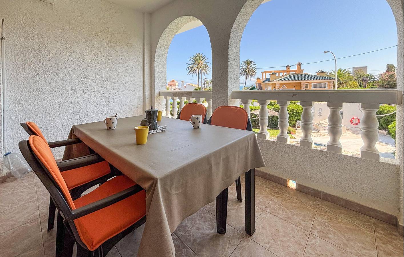 Apartamento vacacional entero, Apartamento en primera línea de playa con WiFi y parking, a 200m de Platja de l'Amadrava in Almadraba, Costa Blanca