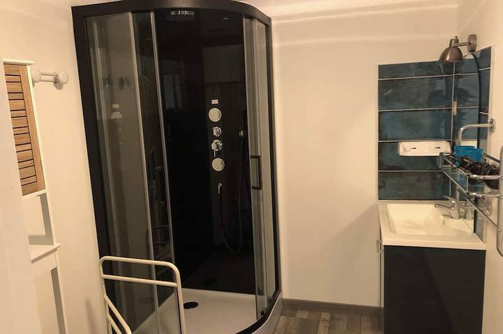 Gîte pour 6 personnes, avec terrasse et jardin, animaux acceptés dans La Roche-Jaudy - 4