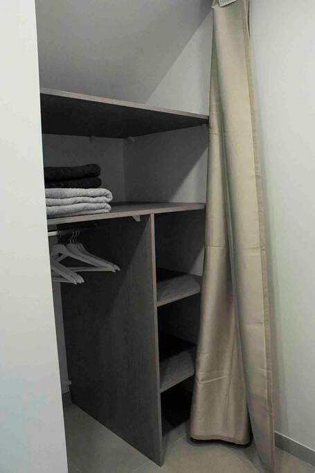 Appartement entier, One-Bedroom Apartment in Le Mesnil-Amelot, Seine-et-Marne