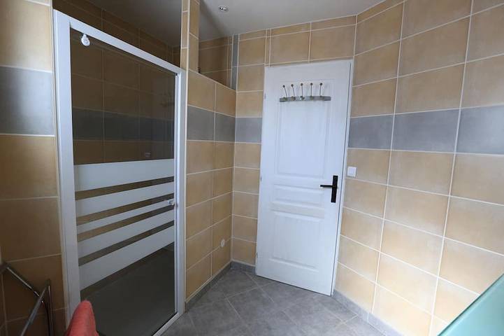 Gîte pour 3 personnes, avec jardin ainsi que terrasse et piscine à Saint-Paul-en-Forêt - 4