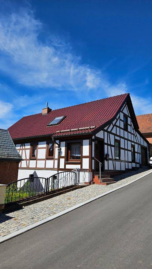 Ferienhaus für 6 Personen, mit Garten und Ausblick in Steinbach-Hallenberg