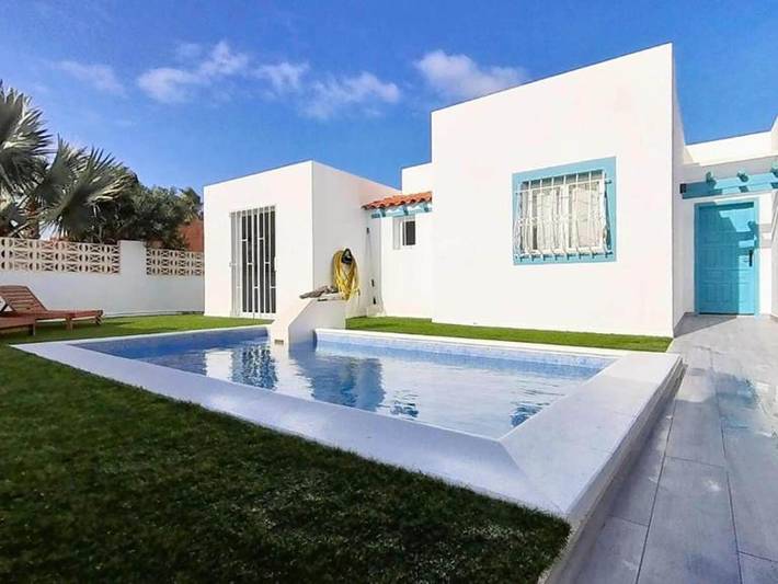 Villa for 4 people, with Terrace and Garden as well as Pool in Corralejo