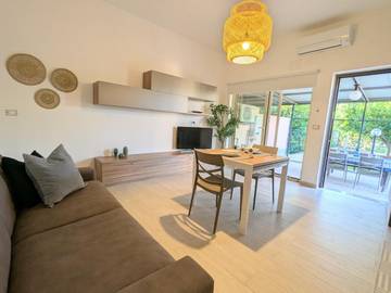 Location de vacances pour 3 personnes, avec vue et jardin dans Marina di Davoli