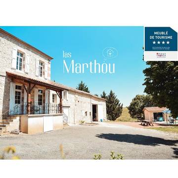 Gîte pour 11 personnes, avec piscine et jardin ainsi que vue et vue sur le lac à Plieux