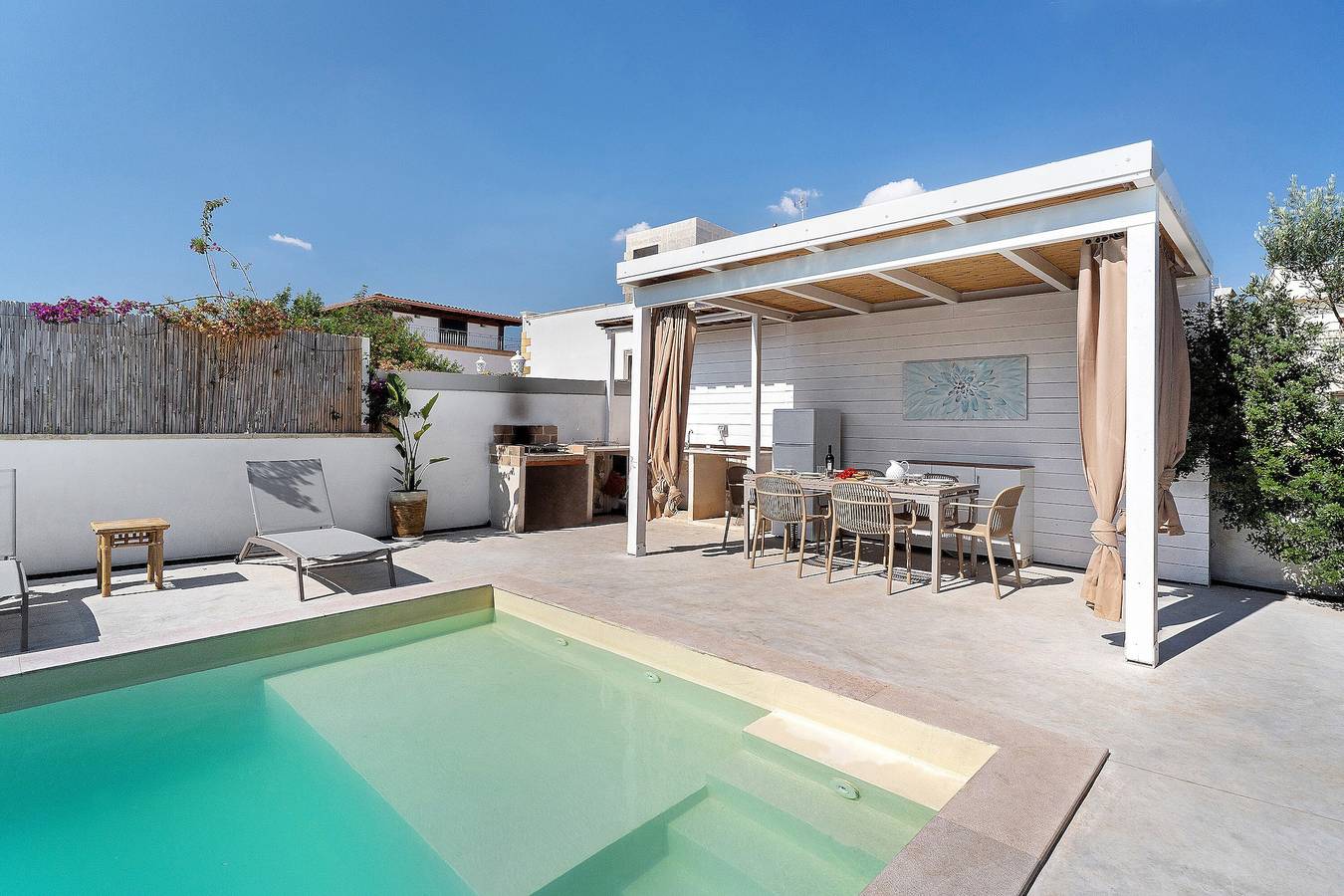 Villa 'Azzurra' con Piscina Privata, Wi-Fi e Aria Condizionata in Racale, Golfo di Taranto